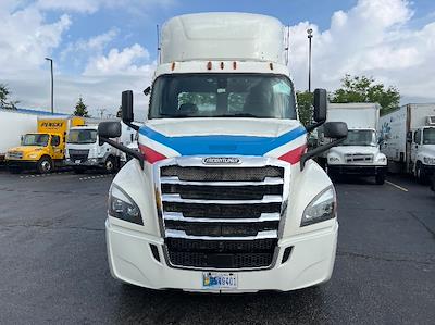 Used 2019 Freightliner Cascadia Detroit DD15AT Semi Truck for sale #204726 - photo 2