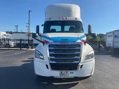 Used 2019 Freightliner Cascadia Detroit DD15AT Semi Truck for sale #204728 - photo 2