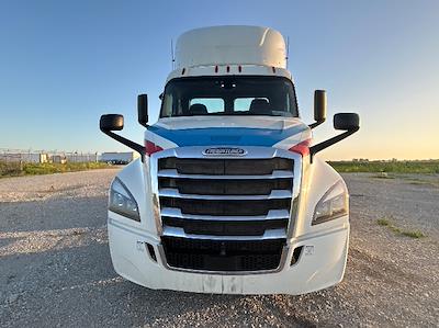 Used 2019 Freightliner Cascadia Detroit DD15AT Semi Truck for sale #204730 - photo 2