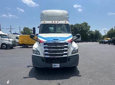Used 2019 Freightliner Cascadia Detroit DD15AT Semi Truck for sale #204731 - photo 2