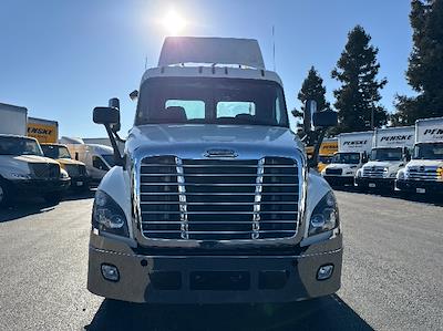 Used 2018 Freightliner Cascadia Detroit DD13 Semi Truck for sale #205028 - photo 2