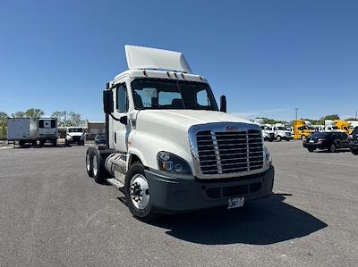Used 2018 Freightliner Cascadia - photo 1