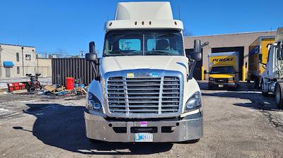 Used 2018 Freightliner Cascadia Detroit DD13 Semi Truck for sale #205179 - photo 2