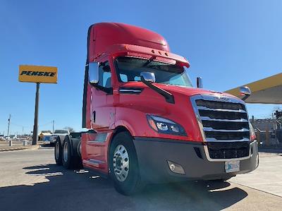 Used 2018 Freightliner Cascadia Detroit DD15AT Semi Truck for sale #205195 - photo 1