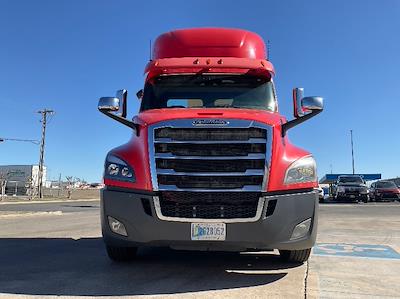 Used 2018 Freightliner Cascadia Detroit DD15AT Semi Truck for sale #205195 - photo 2