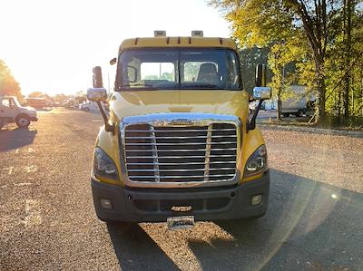 Used 2019 Freightliner Cascadia Detroit DD13 Semi Truck for sale #205820 - photo 2
