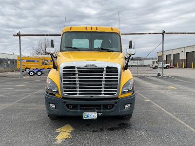 Used 2019 Freightliner Cascadia Detroit DD15AT Semi Truck for sale #205942 - photo 2