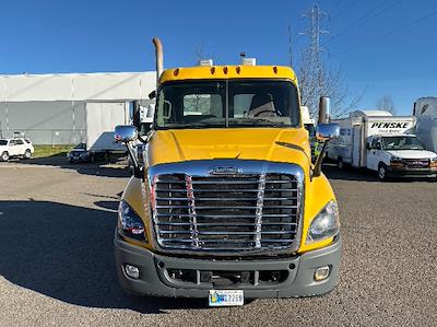 Used 2019 Freightliner Cascadia Detroit DD15AT Semi Truck for sale #207032 - photo 2