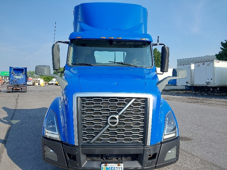 Used 2019 Volvo VNL - photo 2