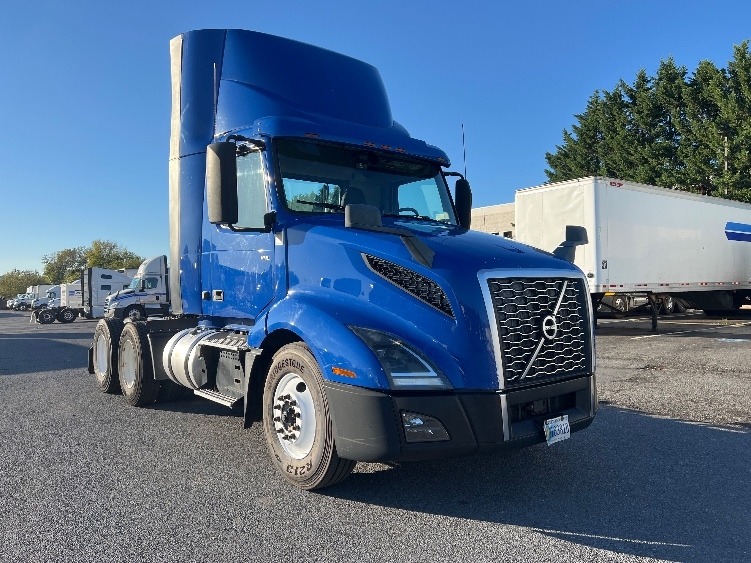 Used 2019 Volvo VNL - photo 1