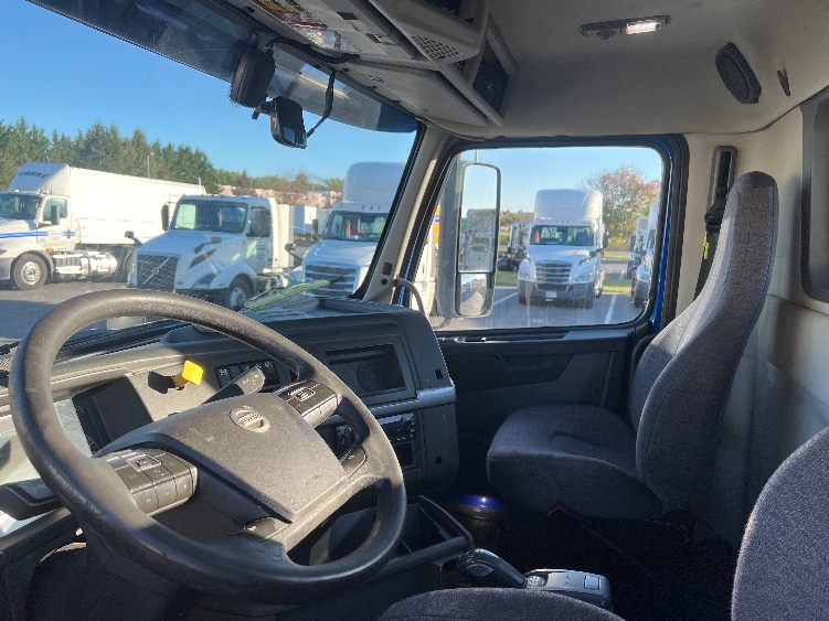Used 2019 Volvo VNL - photo 12