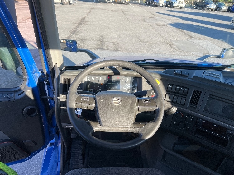Used 2019 Volvo VNL - photo 13