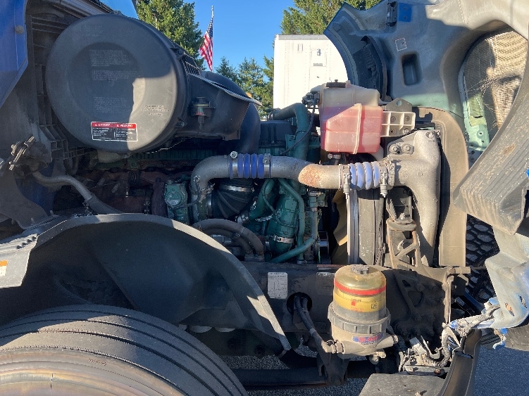 Used 2019 Volvo VNL - photo 17