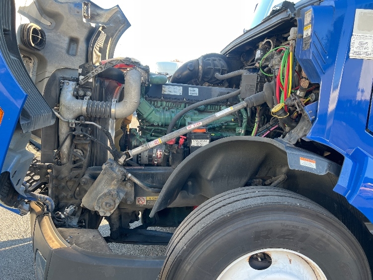 Used 2019 Volvo VNL - photo 18