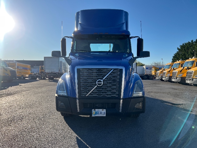 Used 2019 Volvo VNL - photo 2