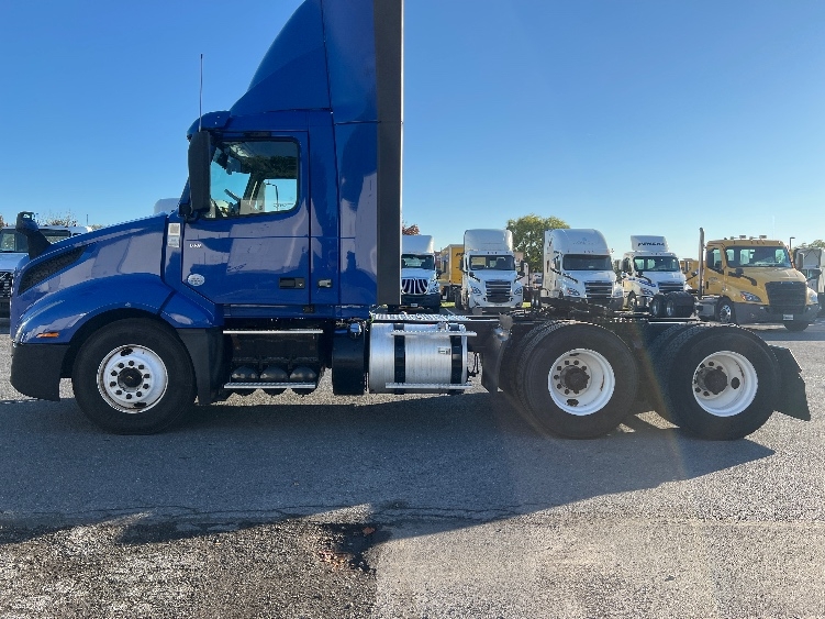 Used 2019 Volvo VNL - photo 6
