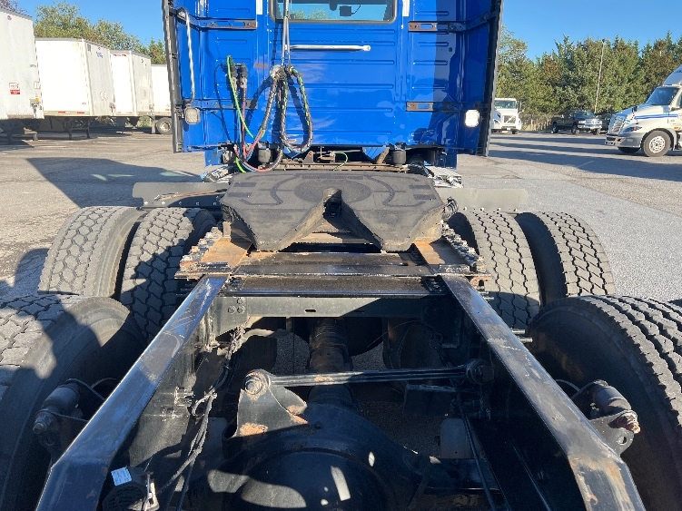Used 2019 Volvo VNL - photo 8