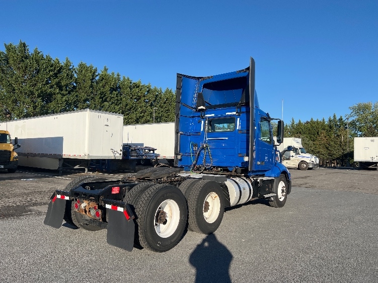 Used 2019 Volvo VNL - photo 9