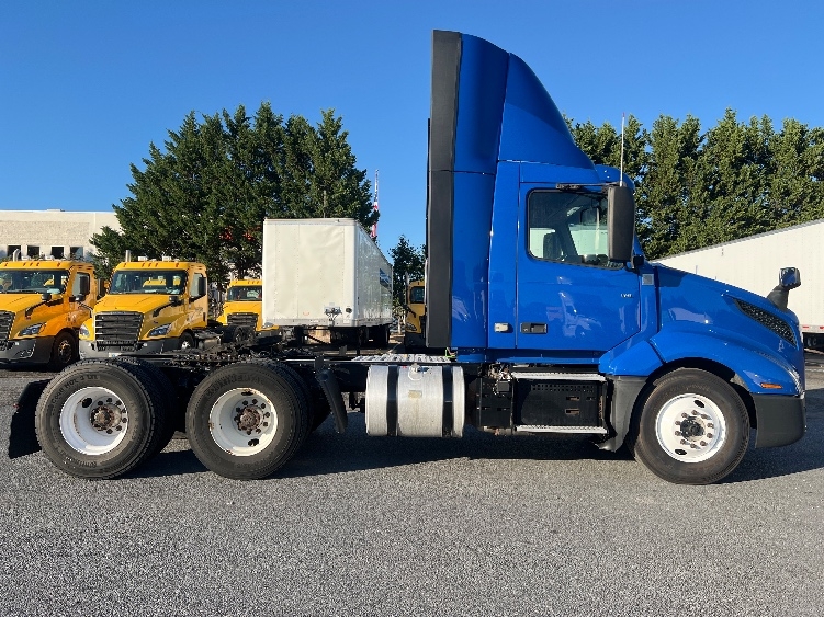 Used 2019 Volvo VNL - photo 10