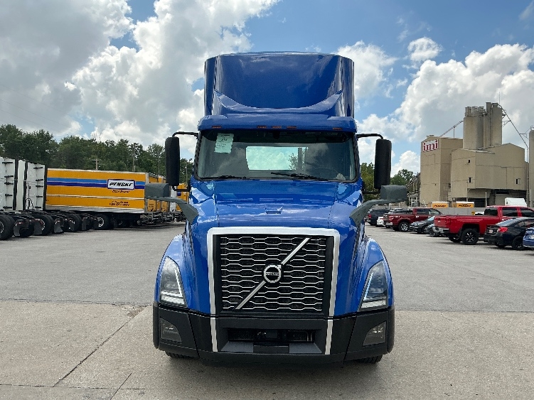 Used 2019 Volvo VNL - photo 2