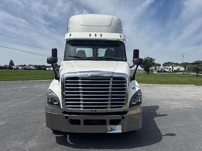 Used 2019 Freightliner Cascadia Detroit DD13 Semi Truck for sale #207945 - photo 2