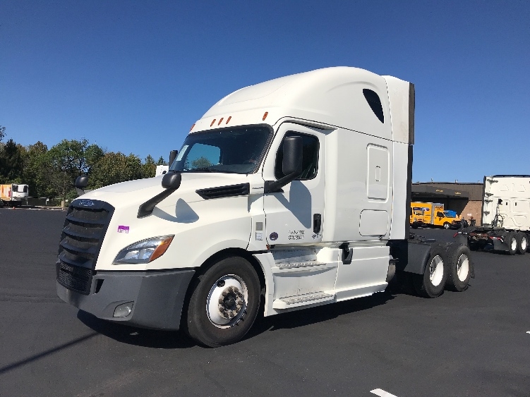 Used 2019 Freightliner Cascadia - photo 1