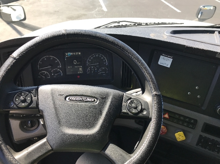 Used 2019 Freightliner Cascadia - photo 13