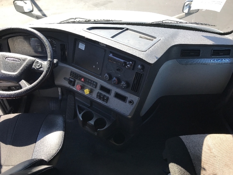 Used 2019 Freightliner Cascadia - photo 14