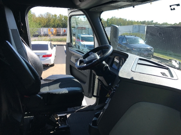 Used 2019 Freightliner Cascadia - photo 17