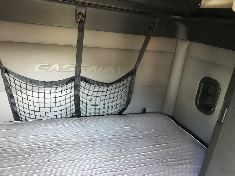 Used 2019 Freightliner Cascadia - photo 19