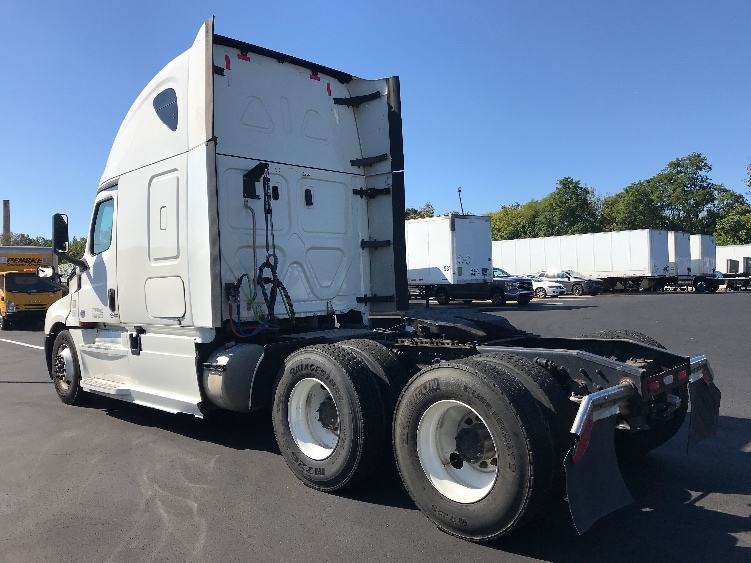 Used 2019 Freightliner Cascadia - photo 7