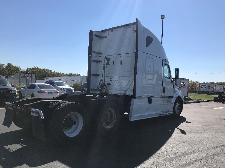 Used 2019 Freightliner Cascadia - photo 9