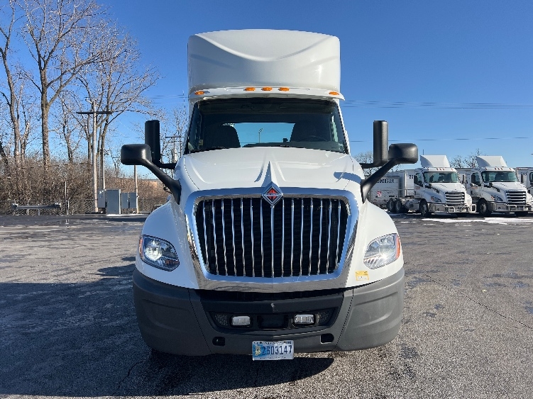 Used 2018 International LT - photo 2