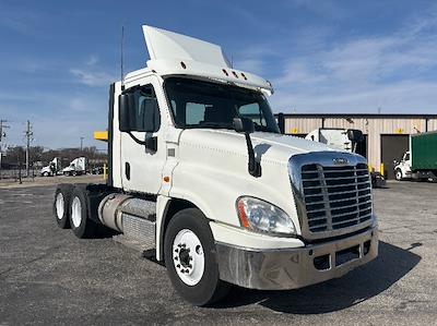 Used 2019 Freightliner Cascadia - photo 1