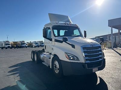Used 2019 Freightliner Cascadia - photo 1