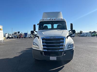 Used 2019 Freightliner Cascadia - photo 1