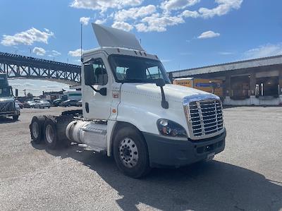 Used 2019 Freightliner Cascadia - photo 1
