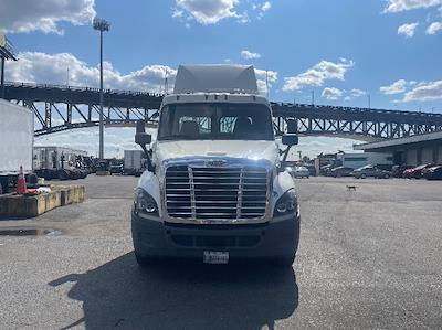 Used 2019 Freightliner Cascadia - photo 1
