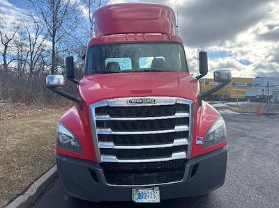 Used 2019 Freightliner Cascadia Detroit DD15AT Semi Truck for sale #210688 - photo 2