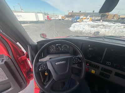 Used 2019 Freightliner Cascadia - photo 1