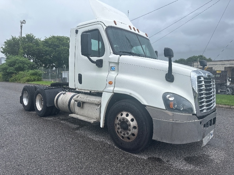 Used 2019 Freightliner Cascadia - photo 1