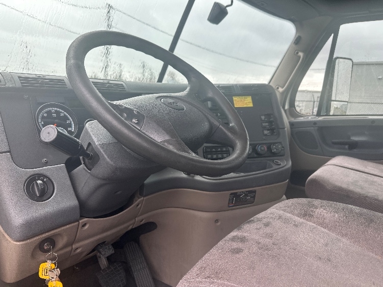 Used 2019 Freightliner Cascadia - photo 12