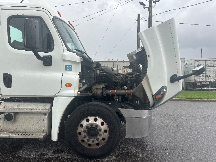 Used 2019 Freightliner Cascadia - photo 17