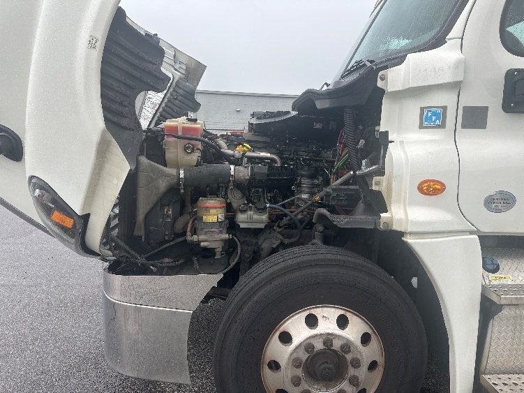 Used 2019 Freightliner Cascadia - photo 18