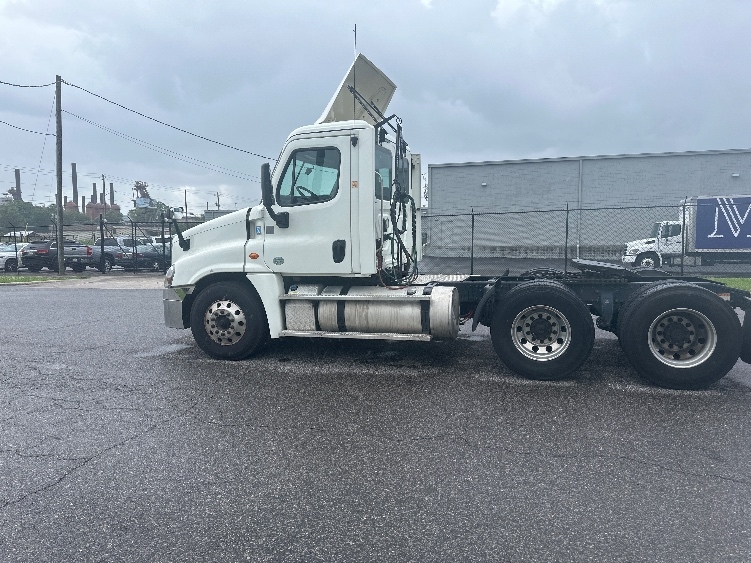 Used 2019 Freightliner Cascadia - photo 6