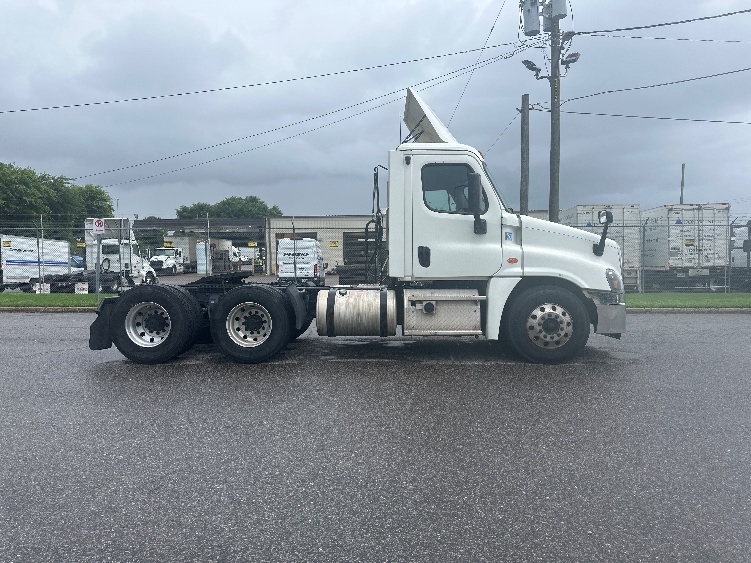 Used 2019 Freightliner Cascadia - photo 10
