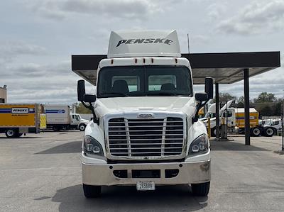 Used 2019 Freightliner Cascadia Detroit DD13 Semi Truck for sale #211001 - photo 2