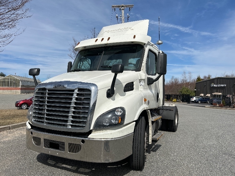 Used 2017 Freightliner Cascadia - photo 1