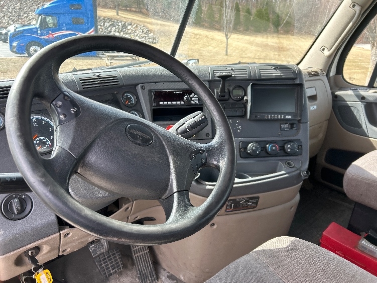 Used 2017 Freightliner Cascadia - photo 12