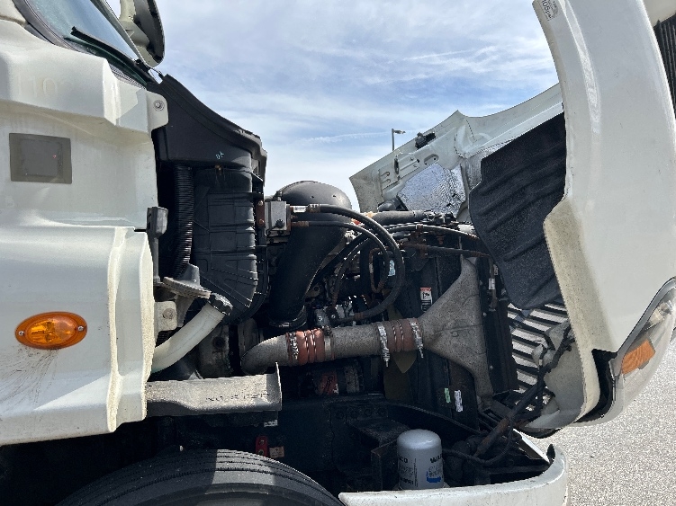 Used 2017 Freightliner Cascadia - photo 17